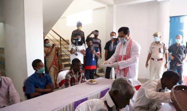 ডিব্ৰুগড়ত মুখ্যমন্ত্ৰীৰ গৃহহীন, দৰিদ্ৰৰ মাজত অন্ন বিতৰণ