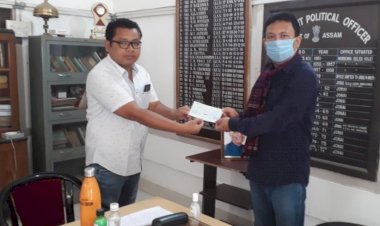 কৰ'ণা ভাইৰাছৰ প্ৰতিৰোধৰ বাবে অসম আৰোগ্য নিধিলৈ ৫০ হাজাৰ আৰু জোনাই অসামৰিক চিকিৎসালয়ৰ ৰোগী কল্যাণ সমিতিলৈ ৫০ হাজাৰ আৰ্থিক সাহাৰ্য্য  জোনাইৰ যুৱ ব্যৱসায়ী  দেৱজিত বৰশকীয়াৰ ::