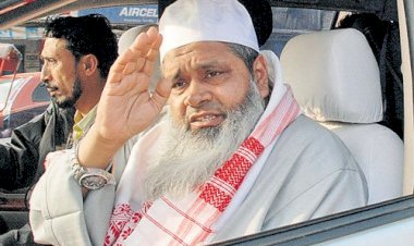 বদৰুদ্দিন আজমল নিৰ্দেশত মৰ্কজুল মা'আৰিফৰ উদ্যোগত ৫০ হেজাৰ টকা সাহা