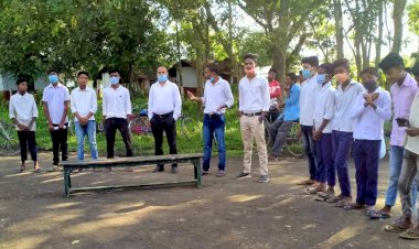 বোকাখাতৰ নাহৰজান চাহ বাগিছাত আটচাৰ ধৰ্ণা কাৰ্যসুচী : স্মাৰক পত্ৰ প্ৰদান :