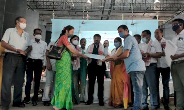 বোকাখাতত মুখ্যমন্ত্রী সমগ্র গ্রাম্য উন্নয়ন যোজনাৰ অধীনত হিতাধিকাৰীৰ মাজত চেক প্ৰদান  :