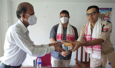 গোলাঘাট জিলাৰ হাতী মানুহৰ সংঘাত এলেকা জামুগুৰিত আৰণ্যকৰ সজাগতা সভা : গাওঁৰক্ষী বাহিনীৰ মাজত টৰ্চ লাইট আৰু মাক্স বিতৰণ  :