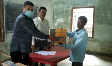 হাতী মানুহৰ সংঘাতৰ পটভুমিত গাওঁৰক্ষী বাহিনীৰ মাজত আৰণ্যকৰ টৰ্চ লাইট বিতৰণ  :