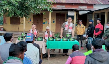 বোকাখাত মহকুমাৰ গেলেকা বালিজান আৰু লখৌজানৰ খেতিয়কৰ মাজত আৰণ্যকৰ চাৰ্জ লাইট বিতৰণ  :