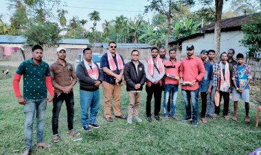 আৰণ্যকৰ উদ্যোগত কাৰ্বি আংলং জিলাৰ সীমান্তৱৰ্তী কাকচাংত কৃষকৰ মাজত টৰ্চ লাইট বিতৰণ :