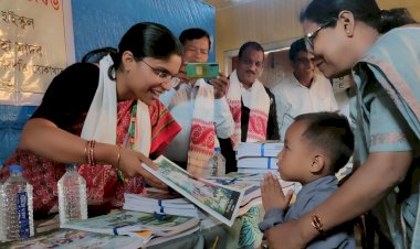 বোকাখাতত ছাত্ৰ ছাত্ৰীৰ মাজত বিনামুলীয়া পাঠ্যপুথি বিতৰণৰ শুভ উদ্বোধন  :