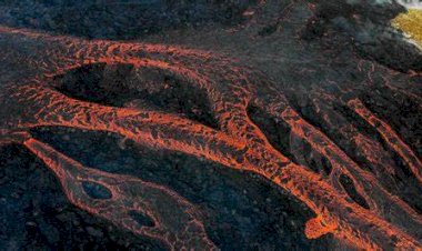 আইচলেণ্ডৰ দক্ষিনাঞ্চলত থকা ৰাজধানী ৰেইকজাভিকৰ সমীপতে আগ্নিয়গিৰিৰ উদগিৰণ : ৬ শ মিটাৰলৈকে বিয়পিছে লাভা আৰু গেছ :