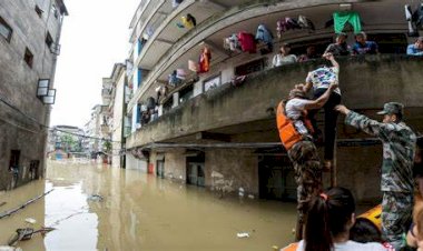 ৰুষ্ট প্ৰকৃতিৰ খং : ভাৰত আৰু নিউয়ৰ্কৰ পিচত ৰঙাচীনত জল প্ৰলয় , বানৰ তাণ্ডৱ : ১৫ জনৰ মৃত্যু : ৪০ হেজাৰ স্থানান্তৰিত :