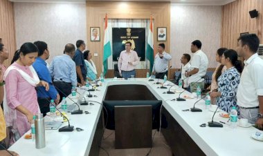 গোলাঘাটত ৰাজ্য চৰকাৰৰ পশুপালন আৰু পশু চিকিৎসা বিভাগৰ প্ৰধান সচিব মনিষ ঠাকুৰ : জিলাৰ বিভাগীয় বিষয়াৰে পৰ্যালোচনা বৈঠক  : ক্ষেত্ৰ পৰিদৰ্শন :