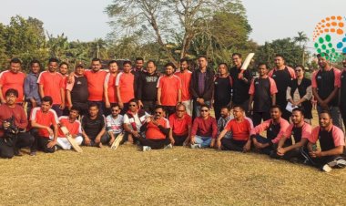 বোকাখাতত সাংবাদিকৰ প্ৰীতি ক্ৰিকেট খেল  : বোকাখাত-কাজিৰঙা আৰু খুমটাই-কমাৰগাঁৱ দলৰ মাজত অনুষ্ঠিত খেলত বোকাখাত-কাজিৰঙা দল  বিজয়ী  :