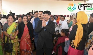 সমাগত বিধানসভা নিৰ্বাচন : সমষ্টিৰ হিতাধিকাৰীৰ মাজত মন্ত্ৰী অতুল বৰা : চাহ শ্ৰমিকৰ ভুমিৰ পট্টা বিতৰণৰ লগতে এলানি কাৰ্যসুচীত অংশগ্ৰহন :