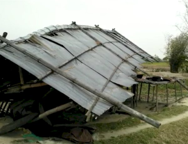 ধুমুহাত বোকাখাতৰ বহু গাওঁ ক্ষতিগ্ৰস্ত : যাতায়ত আৰু বিজুলী ব্যাহত : কাজিৰঙাৰ ৰাষ্ট্ৰীয় উদ্যানৰ বন শিৱিৰৰো ক্ষতি :