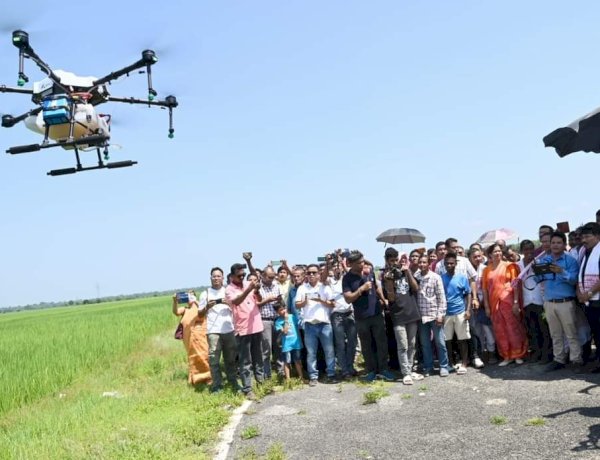বোকাখাতত কৃষিকাৰ্যত উচ্চ প্ৰযুক্তিৰ ড্ৰোণ ব্যৱহাৰৰ প্ৰদৰ্শনী উদ্বোধন আৰু ঋণ মেলাত অংশ গ্ৰহন  কৃষি মন্ত্ৰী অতুল বৰাৰ :