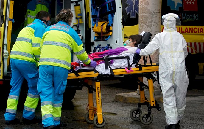 যুক্তৰাষ্ট্রৰ যুক্তৰাজ্যত ৰেকর্ড মৃত্যু, কমিছে স্পেনত