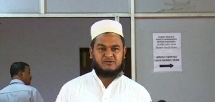 নিকৃষ্ট ৰাজনীতিৰে সাম্প্ৰদায়িক উচতনি দিয়া বিধায়ক আমিনুল ইছলামক গ্ৰেপ্তাৰ