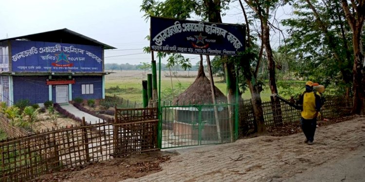 দুৰ্যোগৰ এই কঠিন সময়ত নিজ দায়িত্ব পালন সদৌ অসম ছাত্ৰ সন্থা ৰ কৰ্মীৰ