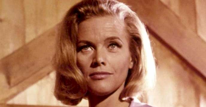 অনন্তধামলৈ জেমস বন্ড নায়িকা অনৰ ব্লেকমেন