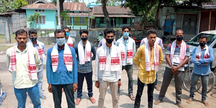 ৰঙিয়াত ১৮জন হকাৰক সম্বর্ধনা