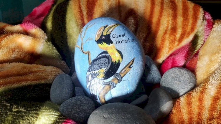 লক ডাউনৰ ধুসৰতাৰ মাজত  শিলত ছবি আঁকিছে নিৰঞ্জন নায়কে : ইউনিচেফও প্ৰশংসা কৰিছে নিৰঞ্জনৰ শিল্প কৰ্মক  :