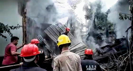 বোকাখাতৰ ব্যৱসায় প্ৰতিষ্ঠানত অগ্নিকাণ্ড : লক্ষাধিক টকাৰ সম্পত্তি নষ্ট :