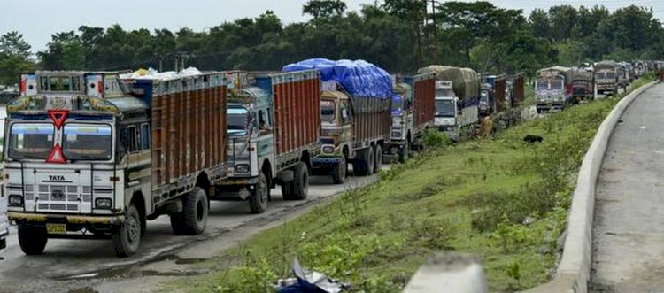 कोरोना महामारी : असम में बाहर से आने वाले ट्रक ड्राइवरों और उनके सहयोगियों को स्क्रीन करने का आदेश