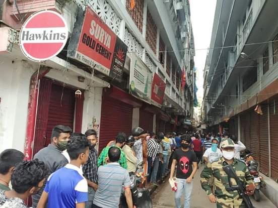 যোৰহাটত গুটখা বিচাৰি ৰাইজৰ দীঘলীয়া শাৰী