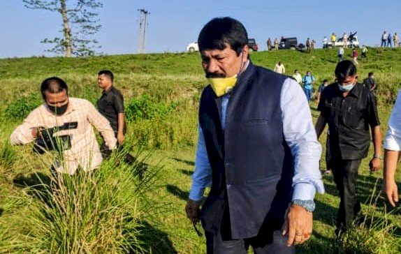 গৃহ সমষ্টি বোকাখাতত গাহৰিৰ ছোৱাইন ফিভাৰ সন্দৰ্ভত মন্ত্ৰী অতুল বৰাৰ জৰুৰী বৈঠক :