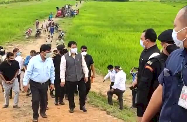 কাজিৰঙাত নিশা কটায় বোকাখাতত নিৰ্মীয়মান মথাউৰি পৰিদৰ্শন মুখ্যমন্ত্ৰী সৰ্বানন্দ সোনোৱালৰ  :