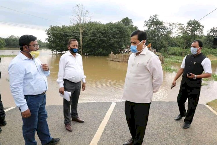 গোৱালপাৰাত  মুখ্যমন্ত্ৰী সৰ্ব্বানন্দ সোনোৱাল বন্যাক্ৰান্ত আশ্ৰয় শিবিৰ পৰিদৰ্শন