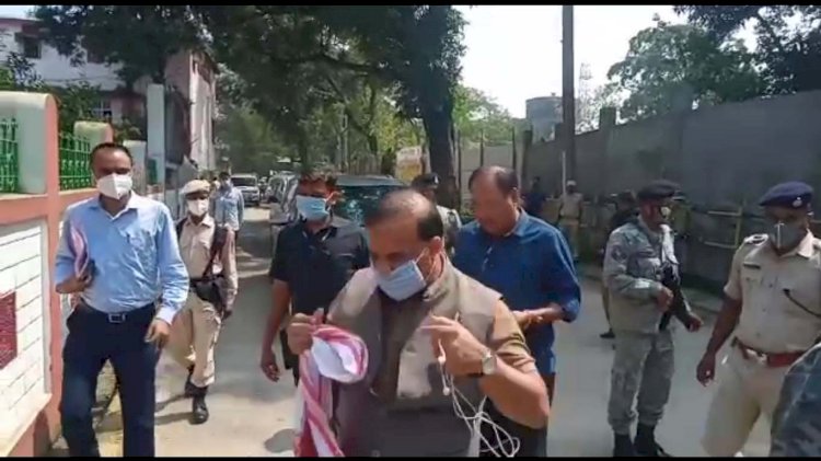 ধুবুৰী উপায়ুক্তৰ কাৰ্যালয়ত মন্ত্ৰী ড° হিমন্ত বিশ্ব শৰ্মা