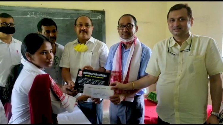 অধ্যাপক শৰৎ মহন্ত সোৱৰণী মেধা বৃত্তি প্ৰদান