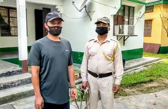 মনিপুৰৰ চোৰাচান্দপুৰত বোকাখাত আৰক্ষীৰ অভিযান : দুধৰ্ষ গঁড় চিকাৰীক আটক :