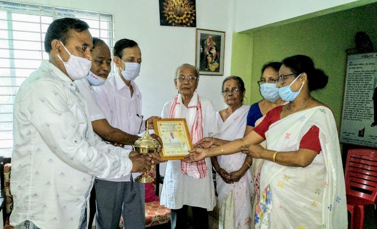 মইনা পাৰিজাতৰ শিশুবন্ধু উপাধিৰ বাবে বোকাখাতৰ বিশিষ্ট শিক্ষাবিদ,সাংবাদিক ভৱেশ শইকীয়াক বোকাখাত জিলা মইনা পাৰিজাতৰ সম্বৰ্ধনা  :