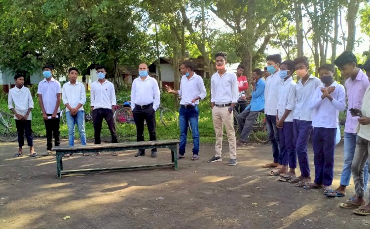 বোকাখাতৰ নাহৰজান চাহ বাগিছাত আটচাৰ ধৰ্ণা কাৰ্যসুচী : স্মাৰক পত্ৰ প্ৰদান :