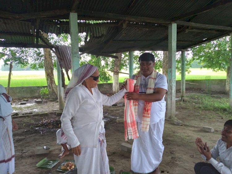 বিপদৰ বন্ধু কমলা দেউৰী য়ে বৃদ্ধাৱস্থা  সকলৰ বাবে সহায়ৰ হাত আগবঢ়াইছে |