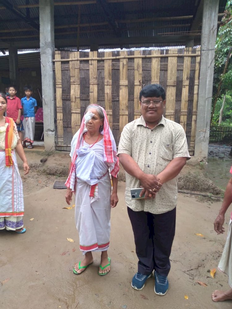 বিপদৰ বন্ধু কমলা দেউৰী য়ে বৃদ্ধাৱস্থা  সকলৰ বাবে সহায়ৰ হাত আগবঢ়াইছে |