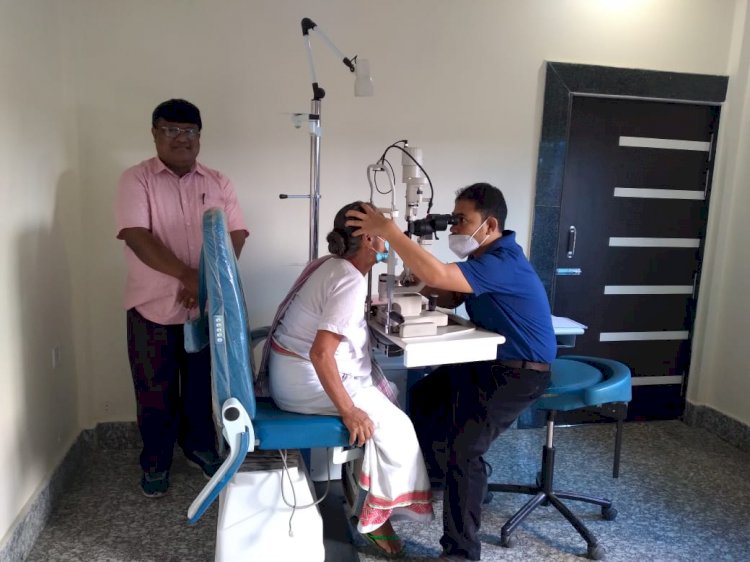 বিপদৰ বন্ধু কমলা দেউৰী য়ে বৃদ্ধাৱস্থা  সকলৰ বাবে সহায়ৰ হাত আগবঢ়াইছে |