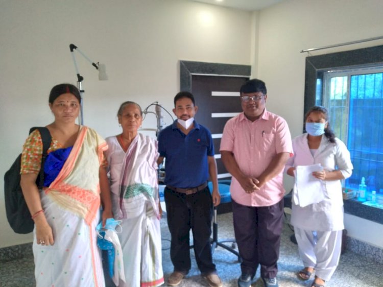 বিপদৰ বন্ধু কমলা দেউৰী য়ে বৃদ্ধাৱস্থা  সকলৰ বাবে সহায়ৰ হাত আগবঢ়াইছে |