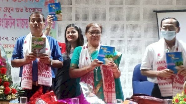 যোৰহাটত বিশিষ্ট লেখিকা উৎপলা বৰুৱাৰ দুখন গ্ৰন্থ উন্মোচন |