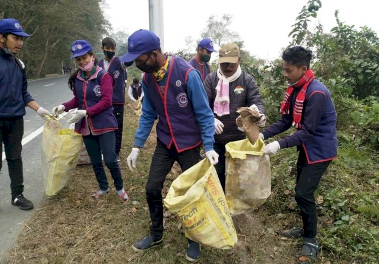 বোকাখাতৰ জে ডি এছ জি মহাবিদ্যালয়ৰ ৰাষ্ট্ৰীয় সেৱা যোজনা গোটলৈ বন বিভাগৰ বিশেষ বঁটা  :
