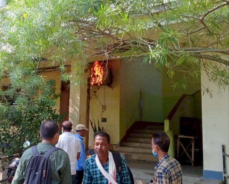 যোৰহাটৰ কোষাগাৰত অগ্নি কাণ্ডৰ ঘটনা। কথমপি  ৰক্ষা পৰিল বিপদৰ পৰা |