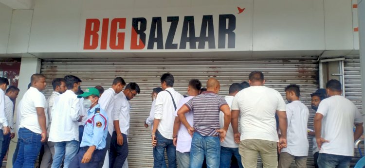 বিহুক বিকৃতি ৰূপত পৰিবেশন কৰা যোৰহাটস্থিত বিগ বজাৰত তলা লগালে আছু-অসম সেনাই |