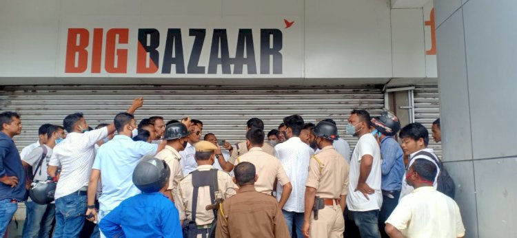 বিহুক বিকৃতি ৰূপত পৰিবেশন কৰা যোৰহাটস্থিত বিগ বজাৰত তলা লগালে আছু-অসম সেনাই |