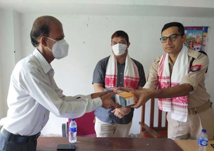 গোলাঘাট জিলাৰ হাতী মানুহৰ সংঘাত এলেকা জামুগুৰিত আৰণ্যকৰ সজাগতা সভা : গাওঁৰক্ষী বাহিনীৰ মাজত টৰ্চ লাইট আৰু মাক্স বিতৰণ  :