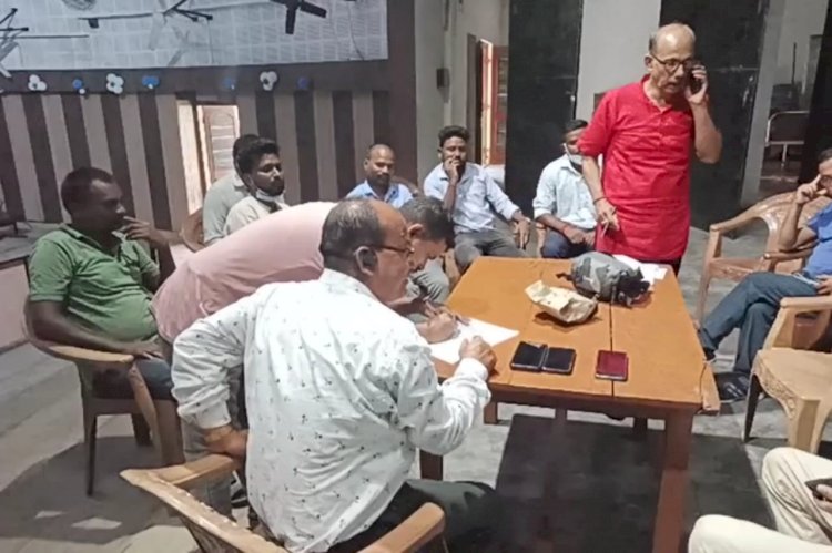 আটছাৰ গোলাঘাট জিলা সমিতিৰ পৰা তিনি নেতাক নিলম্বন  : আটছাৰ বোকাখাত  সমিতিৰ সন্দৰ্ভত লোৱা সিধান্ত প্ৰত্যহাৰ সাংবাদিক সন্থাৰ  :