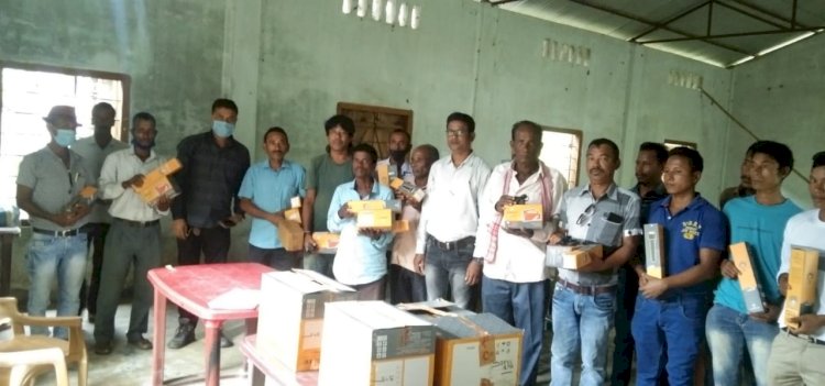 হাতী মানুহৰ সংঘাতৰ পটভুমিত গাওঁৰক্ষী বাহিনীৰ মাজত আৰণ্যকৰ টৰ্চ লাইট বিতৰণ  :