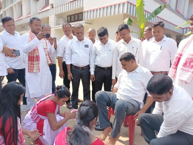 চাহ জনগোষ্ঠীৰ জাতিগত প্ৰমাণ পত্ৰ প্ৰদানৰ কৰ্তত্ব এক অৰাজনৈতিক সংগঠনক প্ৰদানৰ বাবে অসম চৰকাৰক আহ্বান “আটছা”ৰ : বোকাখাতত বিভিন্ন জাতিৰ প্ৰতিনিধিৰে  বৈঠক  :