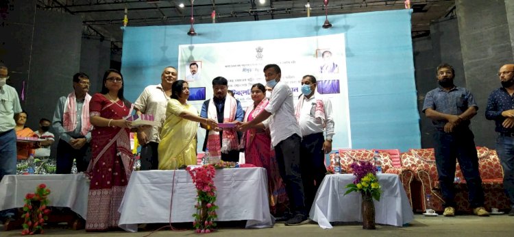 বোকাখাতত একাধিক ৰাষ্ট্ৰীয় আঁচনিৰ শুভাৰম্ভ মন্ত্ৰী অতুল বৰাৰ  :  টেবলেট বিতৰণ  :