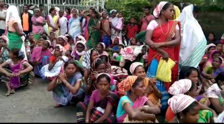 বোকাখাতৰ মেথনি চাহ বাগিচাত উতপ্ত পৰিস্থিতি  : শ্ৰমিকৰ মজুৰিৰ দাবীত উত্তাল প্ৰতিবাদ  : প্ৰতিকৃৰ্তি দাহ  :