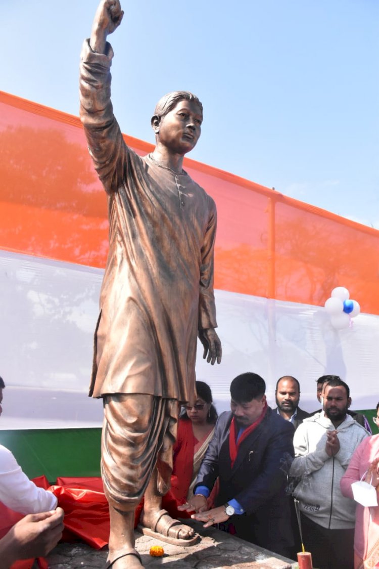 বোকাখাতত শ্বহীদ কমলা মিৰি, শ্বহীদ বিজু বাউৰী, শিল্পী আইদেউ সন্দিকৈ ,বীৰাংগনা সতী সাধনী আৰু সতী ৰাধিকাৰ প্ৰতিমুৰ্ত্তি উন্মোচন  :